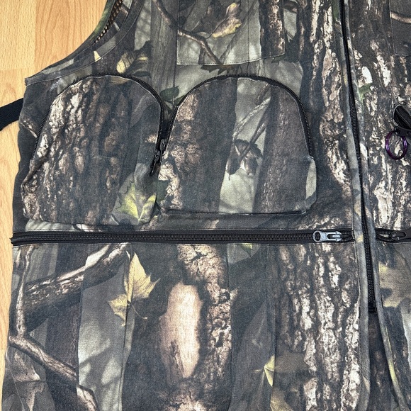 Cabela's Camouflage Hunting Vest - Picture 2 of 8